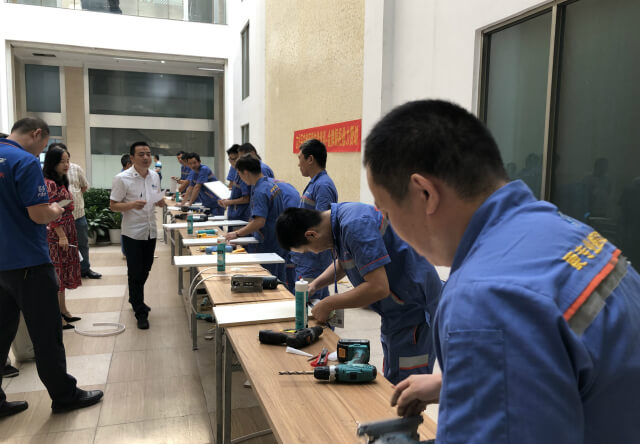 左右手深圳城市服務(wù)商眾匠安裝櫥柜團(tuán)隊(duì)技能大比拼
