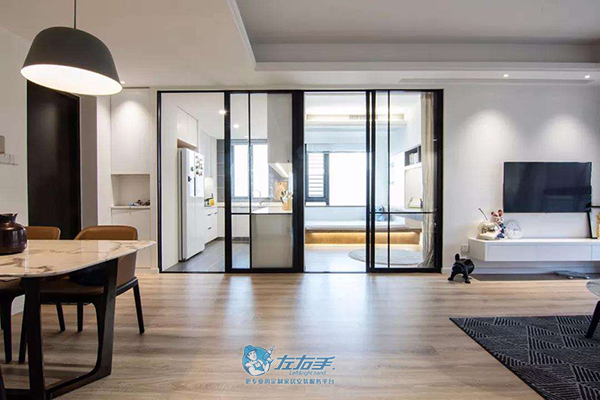 學(xué)會(huì)廚房玻璃推拉門安裝方法，讓廚房明亮又通透